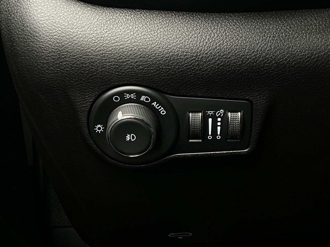 Used 2025 Jeep Compass Latitude image 21