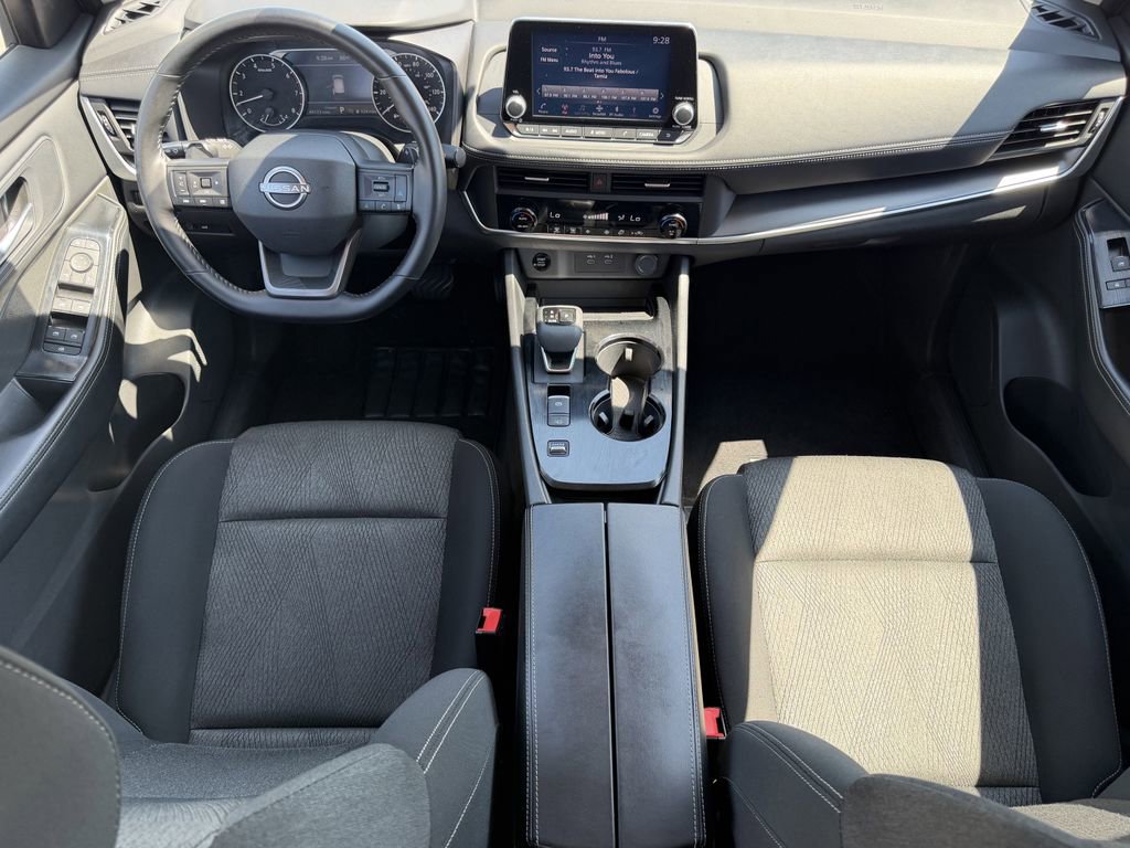 Used 2025 Nissan Rogue SV FWD image 12