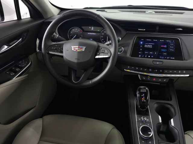 Certified 2023 Cadillac XT4 Luxury w/ Cold Weather Package image 18