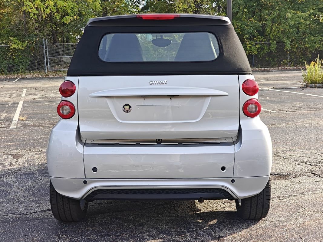 Used 2015 smart fortwo passion RWD image 5