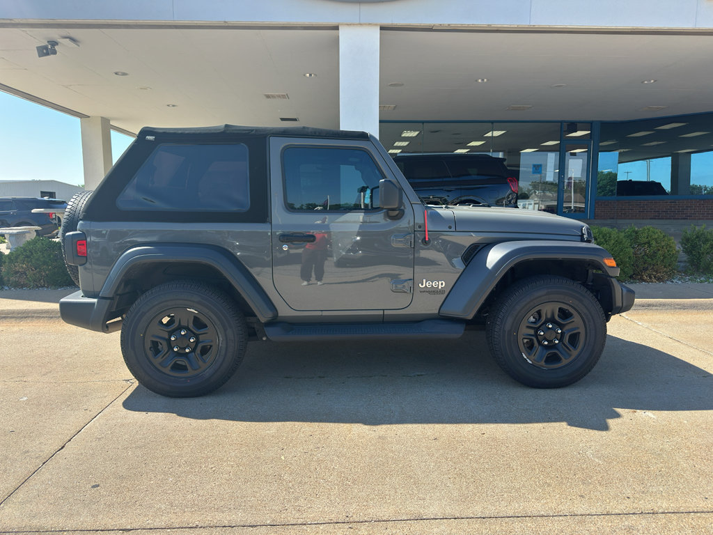 Used 2018 Jeep Wrangler Sport AWD/4WD image 7