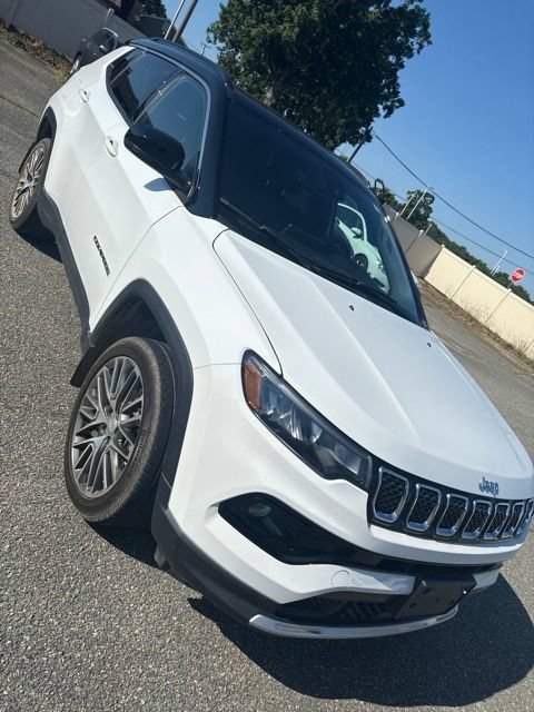 Used 2023 Jeep Compass Limited w/ Elite Group AWD/4WD image 3