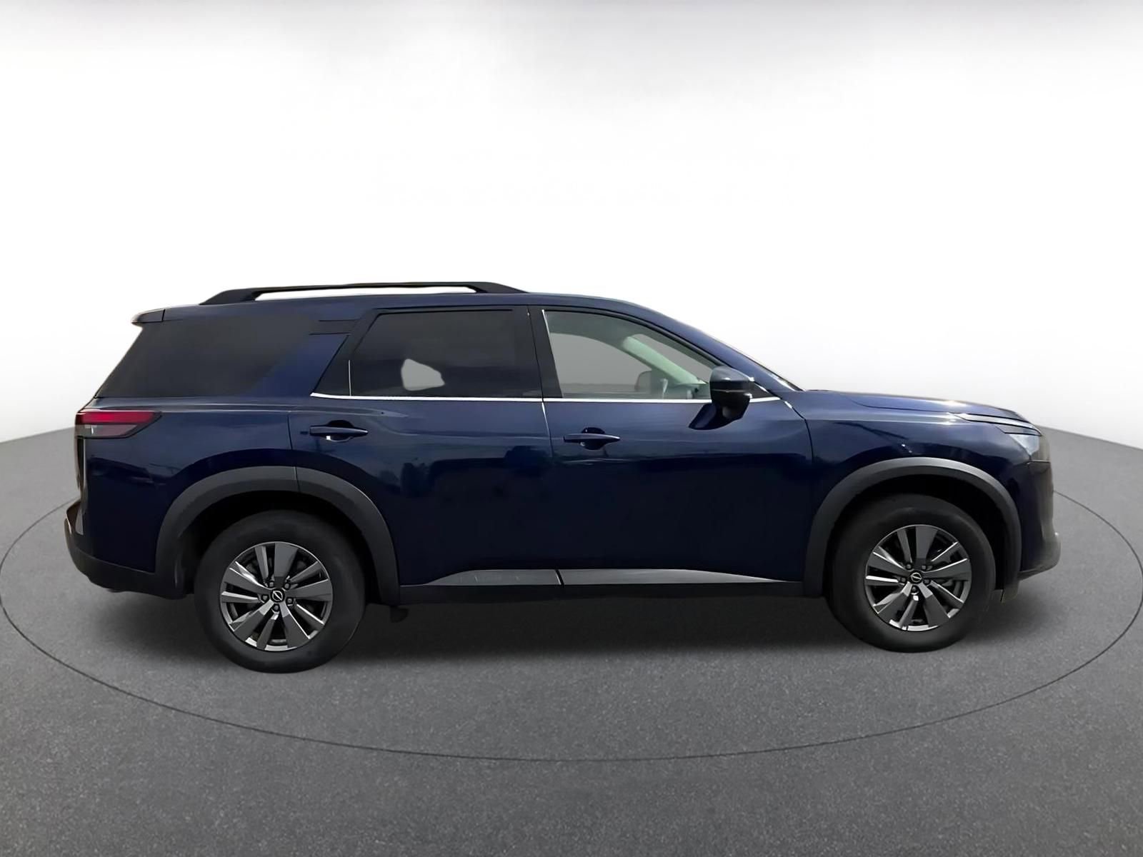Used 2025 Nissan Pathfinder SV FWD image 16