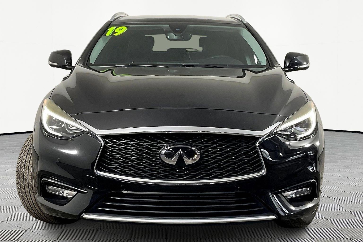 Used 2019 INFINITI QX30 image 2