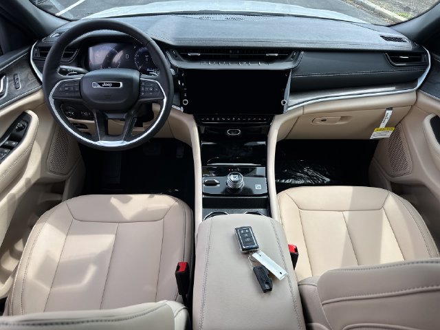 New 2026 Jeep Grand Cherokee L Limited AWD/4WD image 16