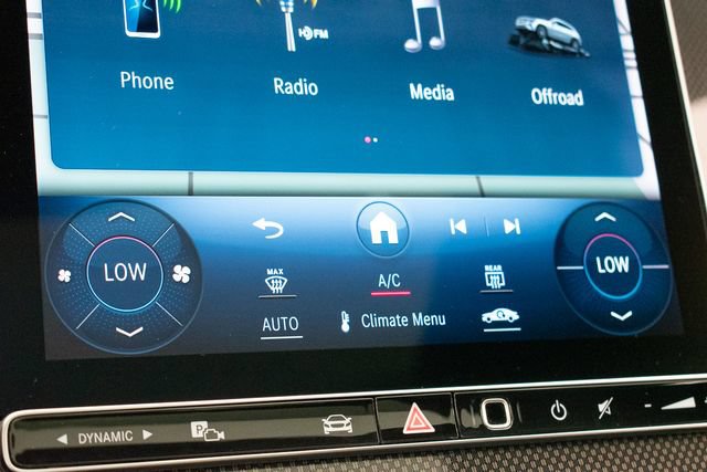 Used 2023 Mercedes-Benz GLC 300 4MATIC w/ AMG Line image 31