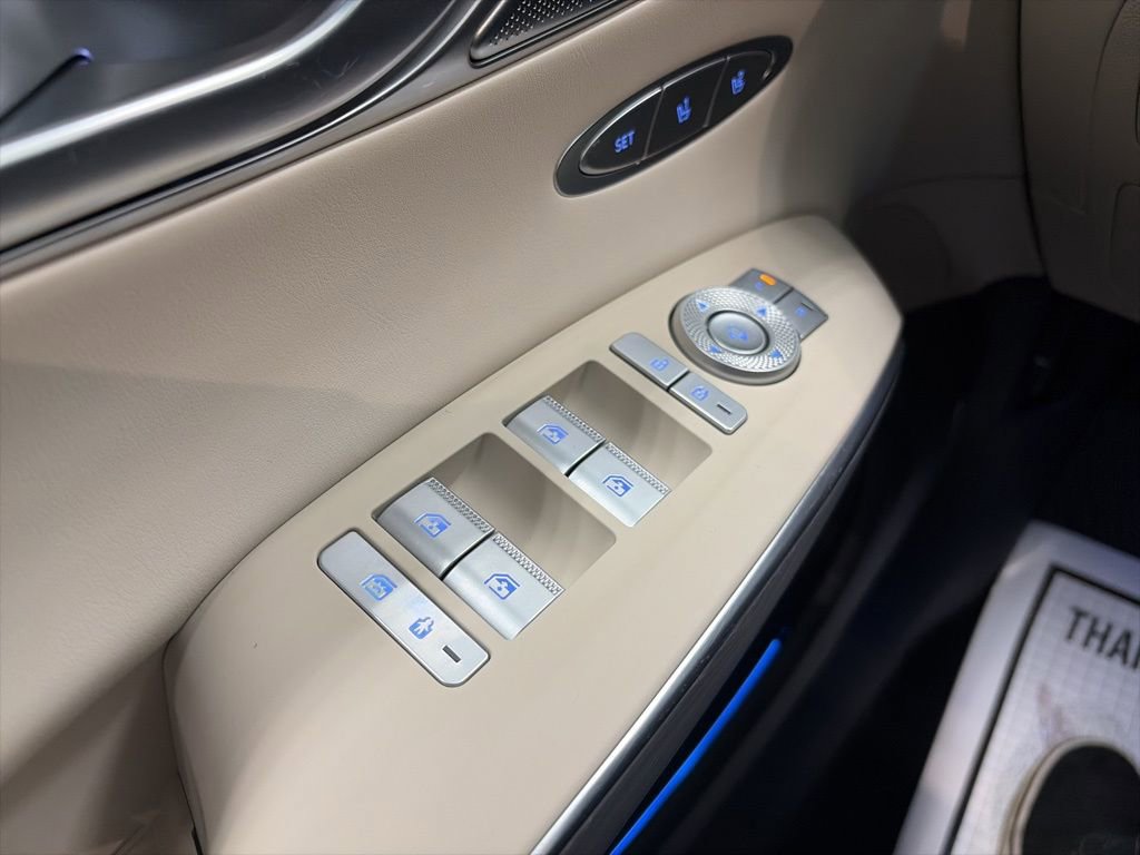 Used 2022 Genesis GV70 2.5T w/ Advanced Package image 19