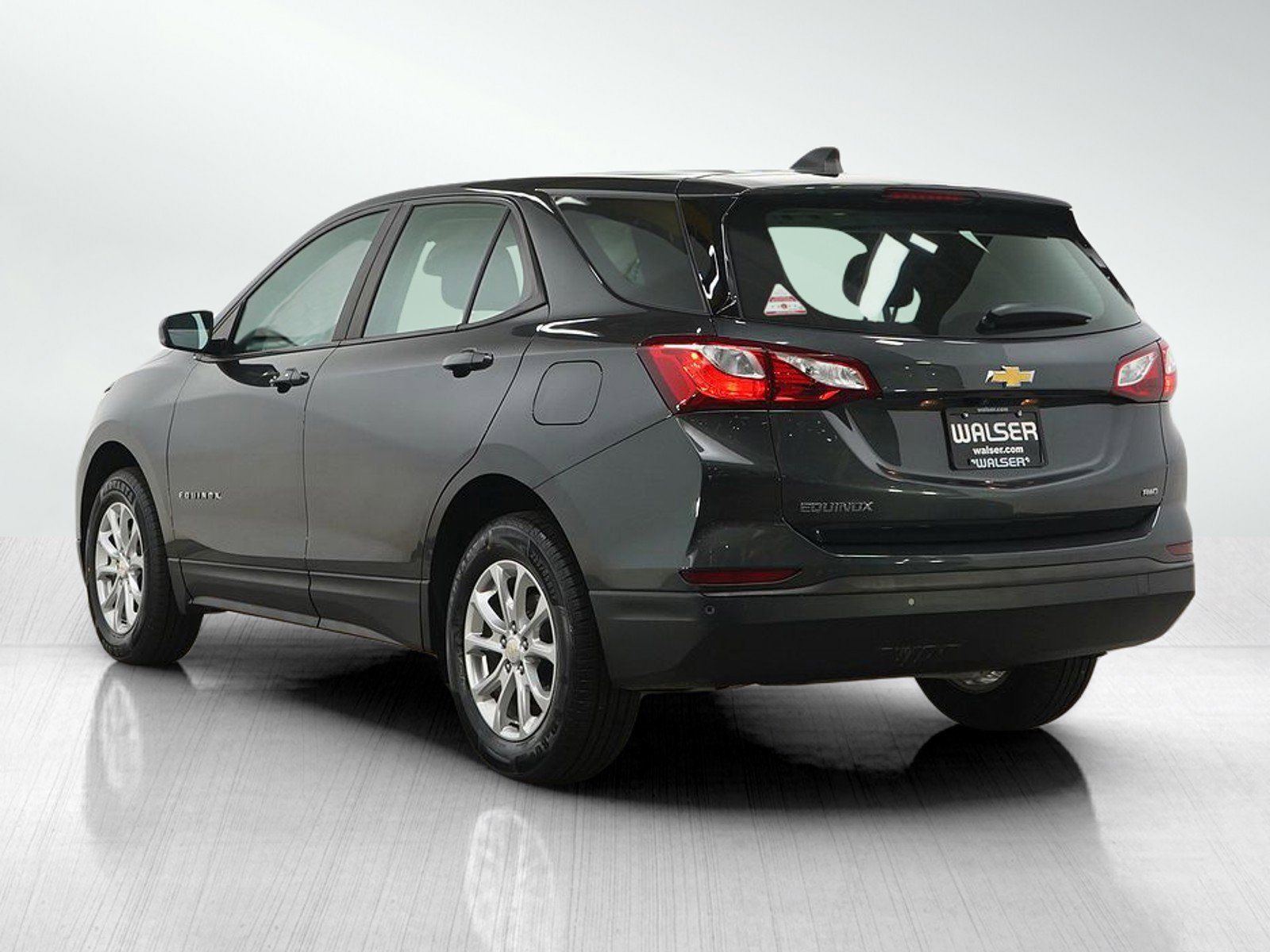 Used 2021 Chevrolet Equinox LS AWD/4WD image 3