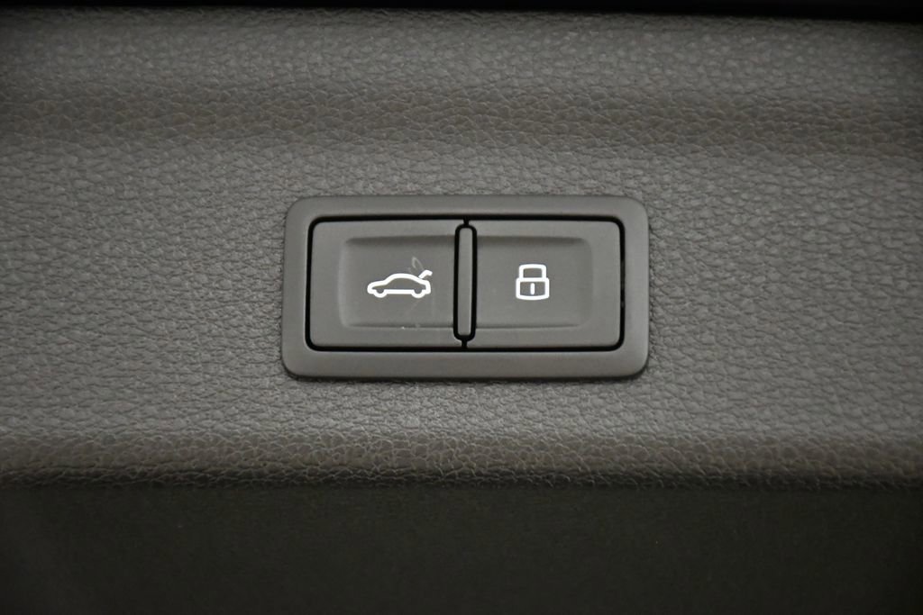 Used 2025 Audi Q3 2.0T Premium w/ Convenience Package image 58