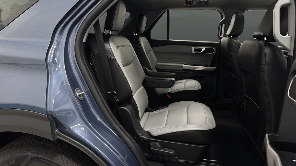 Used 2021 Ford Explorer XLT w/ Equipment Group 202A AWD/4WD image 25