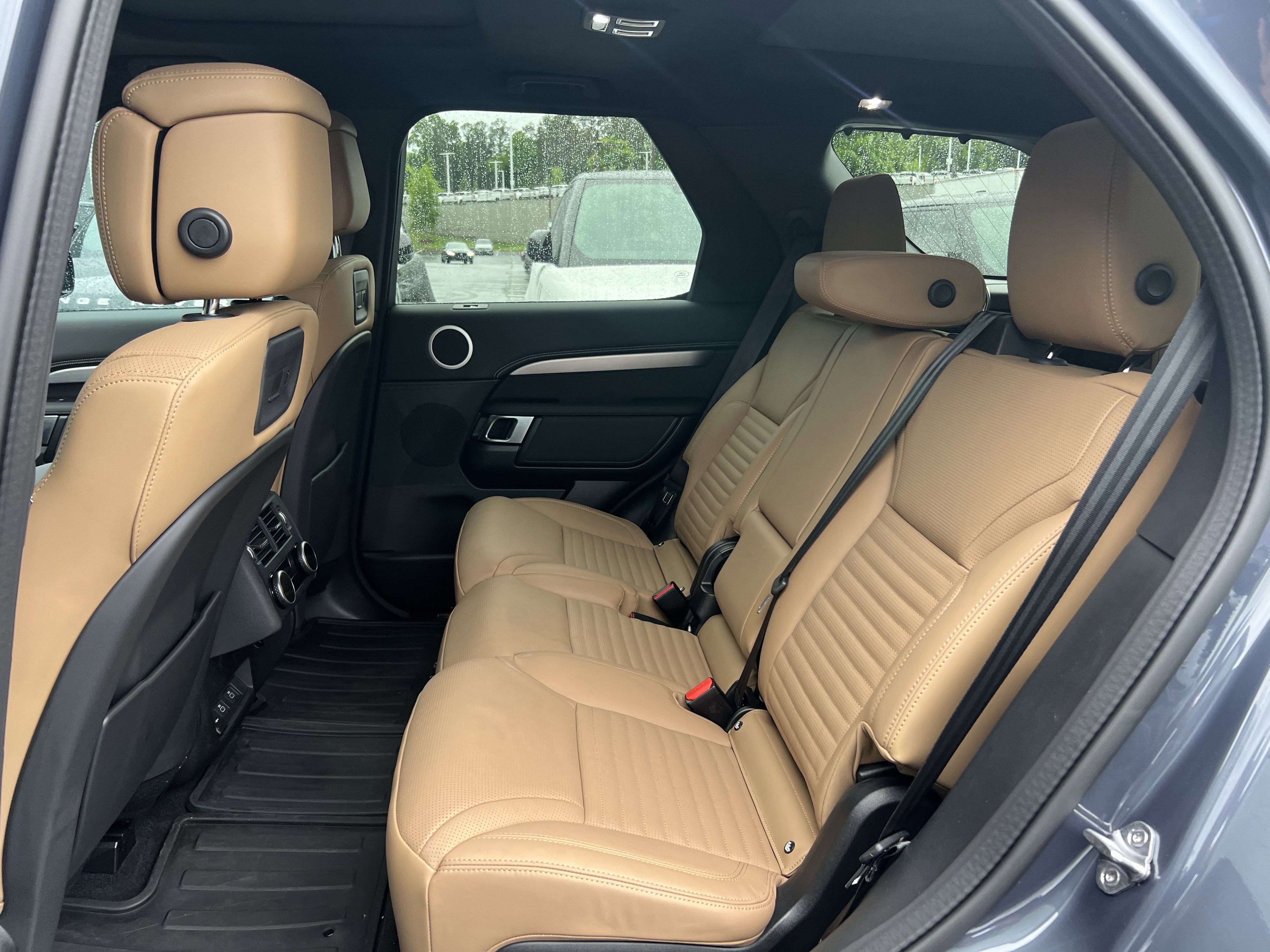 Certified 2025 Land Rover Discovery Dynamic SE AWD/4WD image 30
