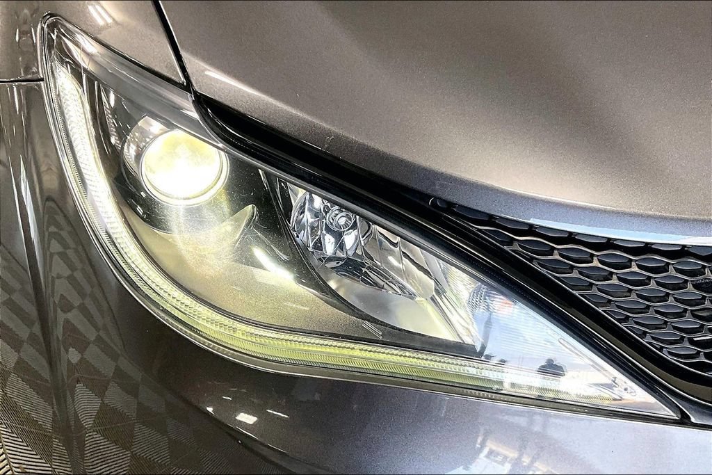 Used 2020 Chrysler Pacifica Limited w/ Advanced Safetytec Group FWD image 29