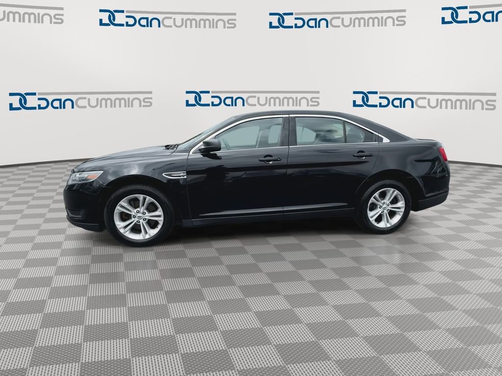 Used 2016 Ford Taurus SE FWD image 5