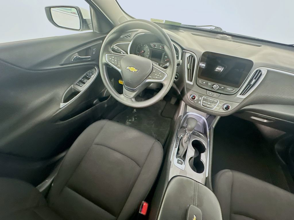 Used 2025 Chevrolet Malibu LT image 9
