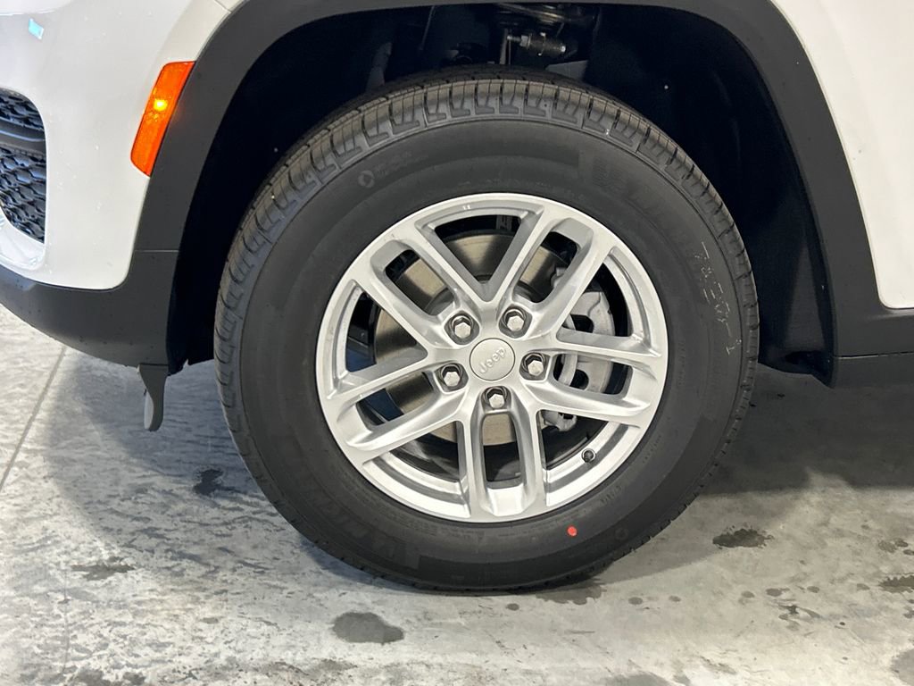New 2025 Jeep Grand Cherokee Laredo w/ Luxury Tech Group I image 11