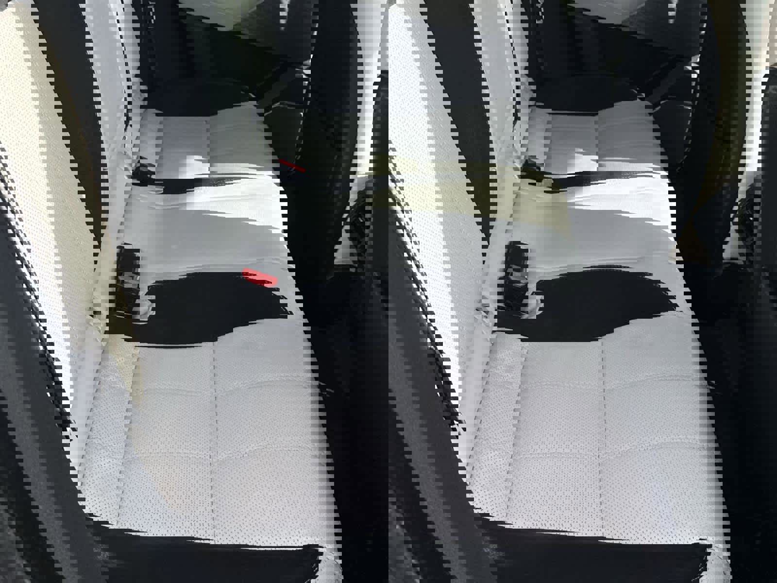 Used 2020 Land Rover Range Rover Velar S image 17