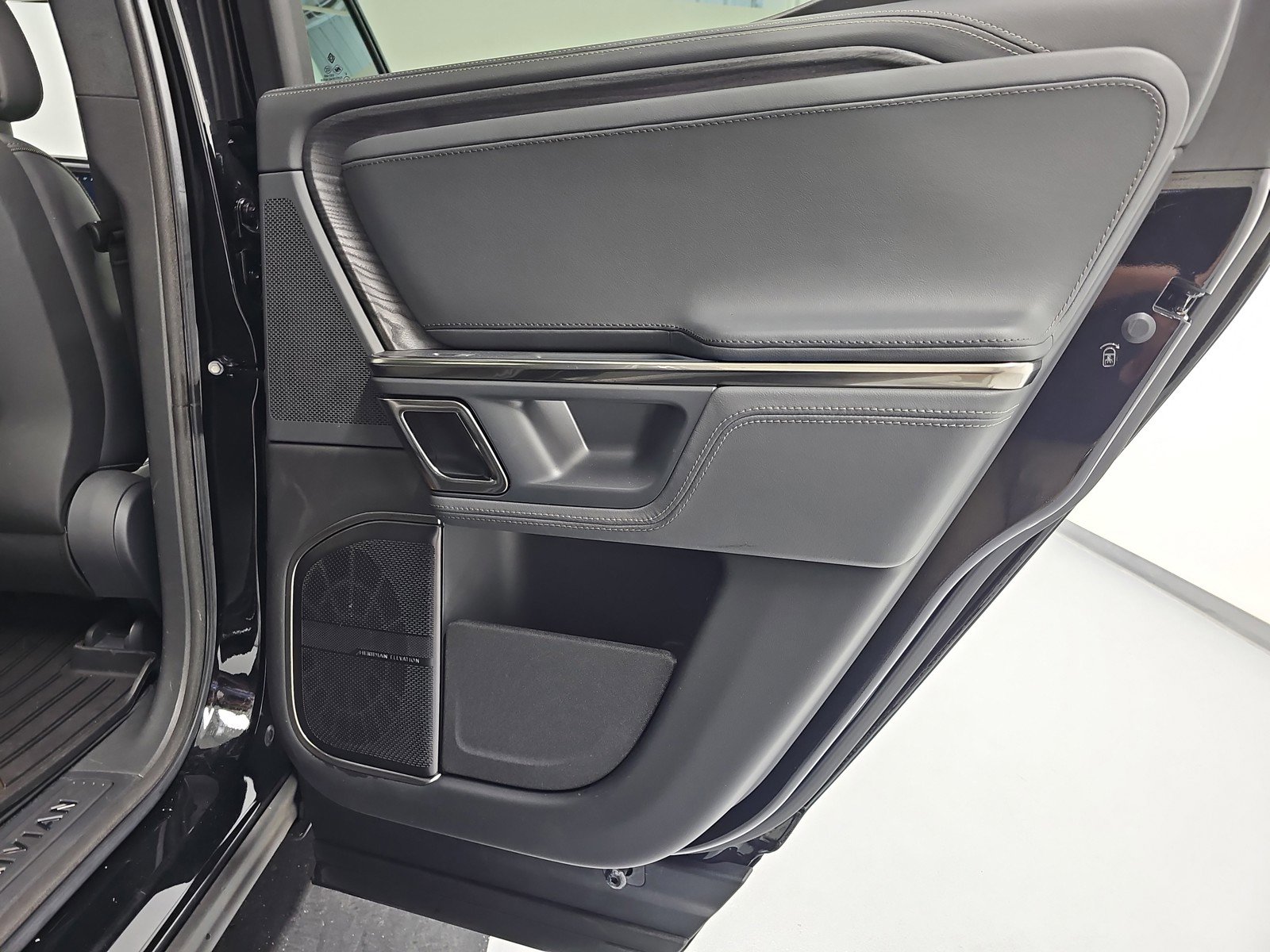 Used 2022 Rivian R1T Adventure AWD/4WD image 19