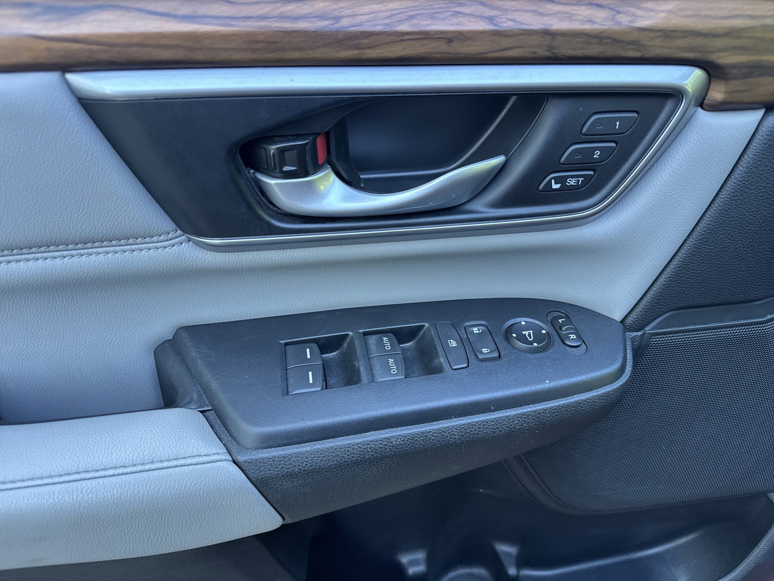 Used 2020 Honda CR-V Touring image 4