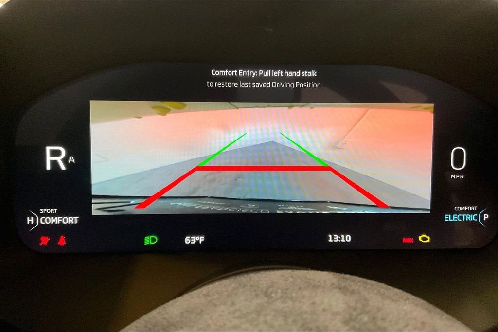 Used 2023 McLaren Artura image 25