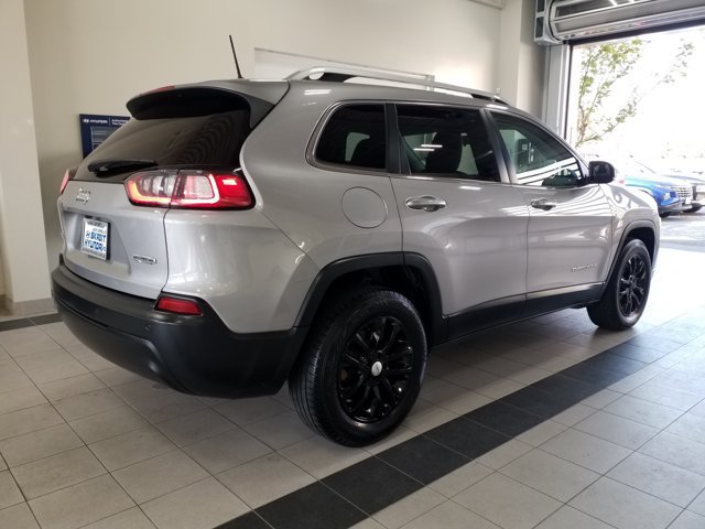 Used 2019 Jeep Cherokee Latitude Plus w/ Cold Weather Group AWD/4WD image 19