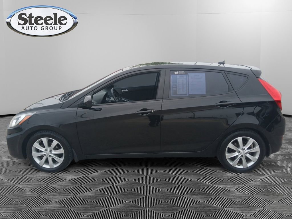 Used 2012 Hyundai Accent SE FWD image 14