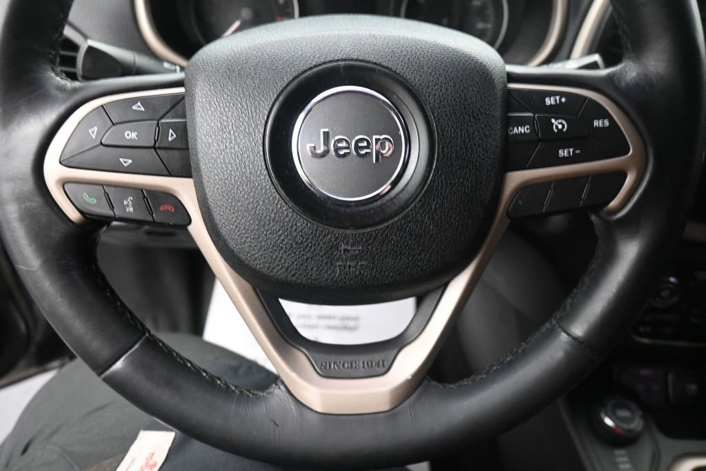Used 2015 Jeep Cherokee Latitude AWD/4WD image 16