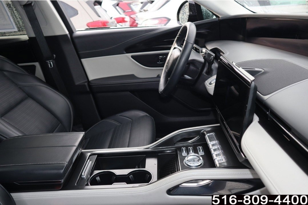 Used 2025 Lincoln Nautilus Reserve image 26