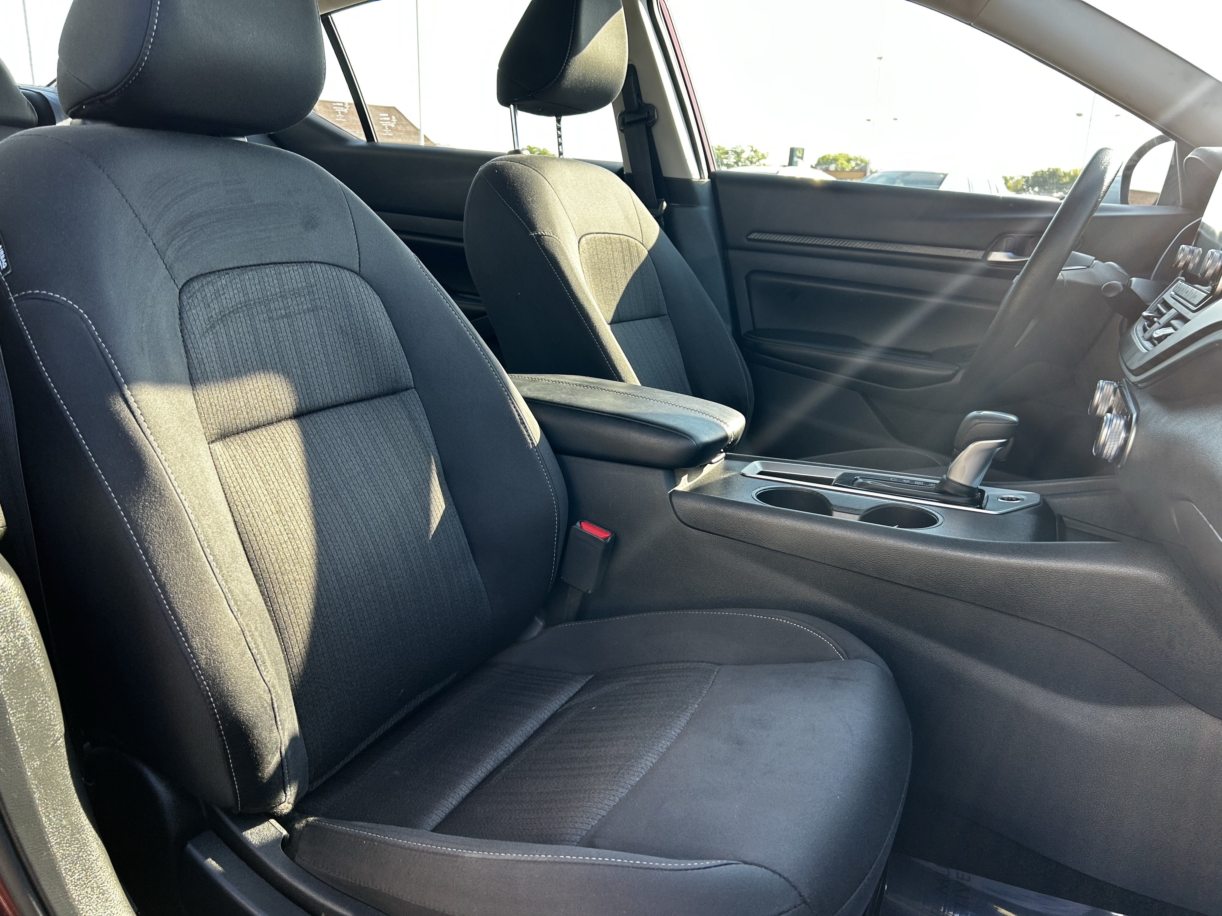 Used 2025 Nissan Altima 2.5 SV FWD image 16