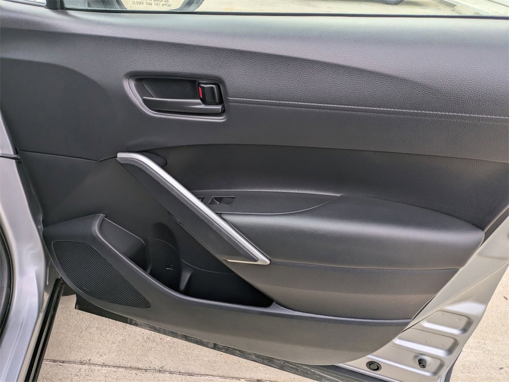 Used 2025 Toyota Corolla Cross LE image 34
