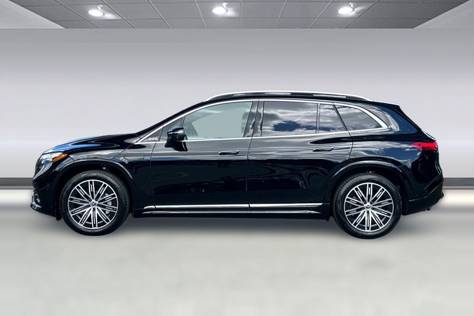 New 2026 Mercedes-Benz EQS 400 4MATIC SUV image 2