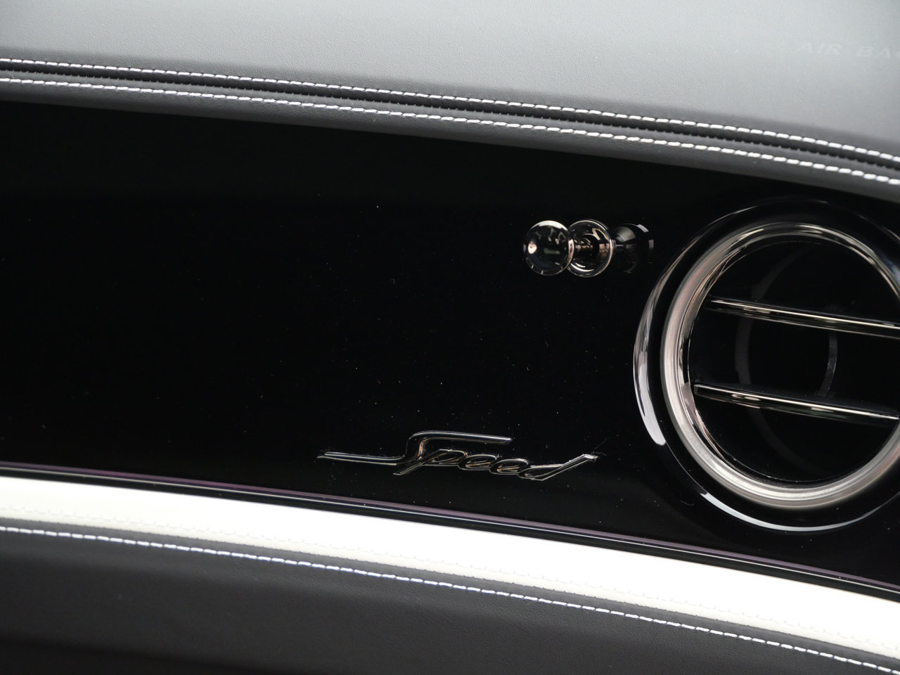 Used 2025 Bentley Flying Spur Plug-In Hybrid AWD/4WD image 29