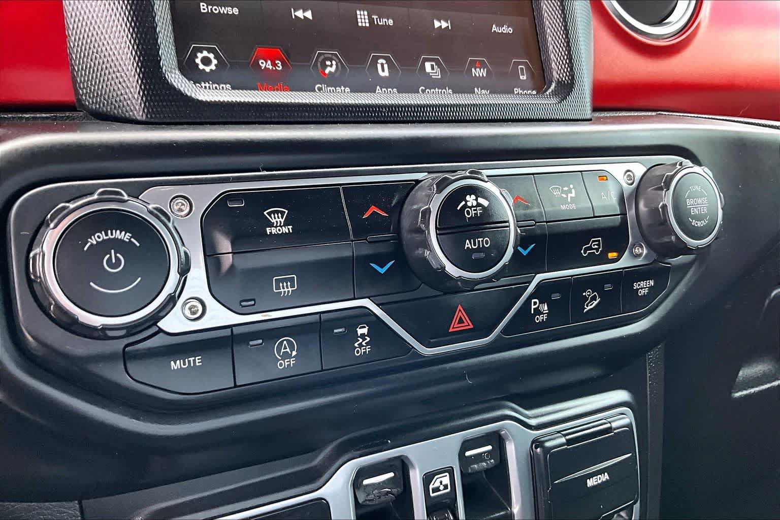Used 2018 Jeep Wrangler Unlimited Rubicon AWD/4WD image 32