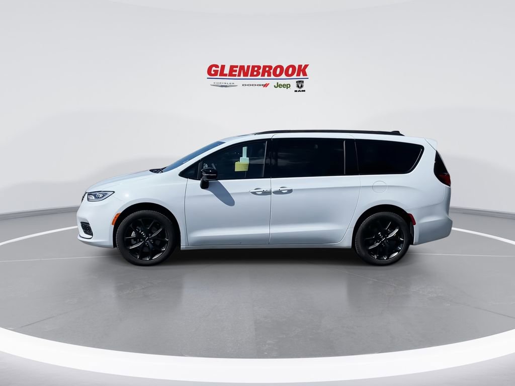 Used 2024 Chrysler Pacifica Limited w/ S Appearance Package image 6