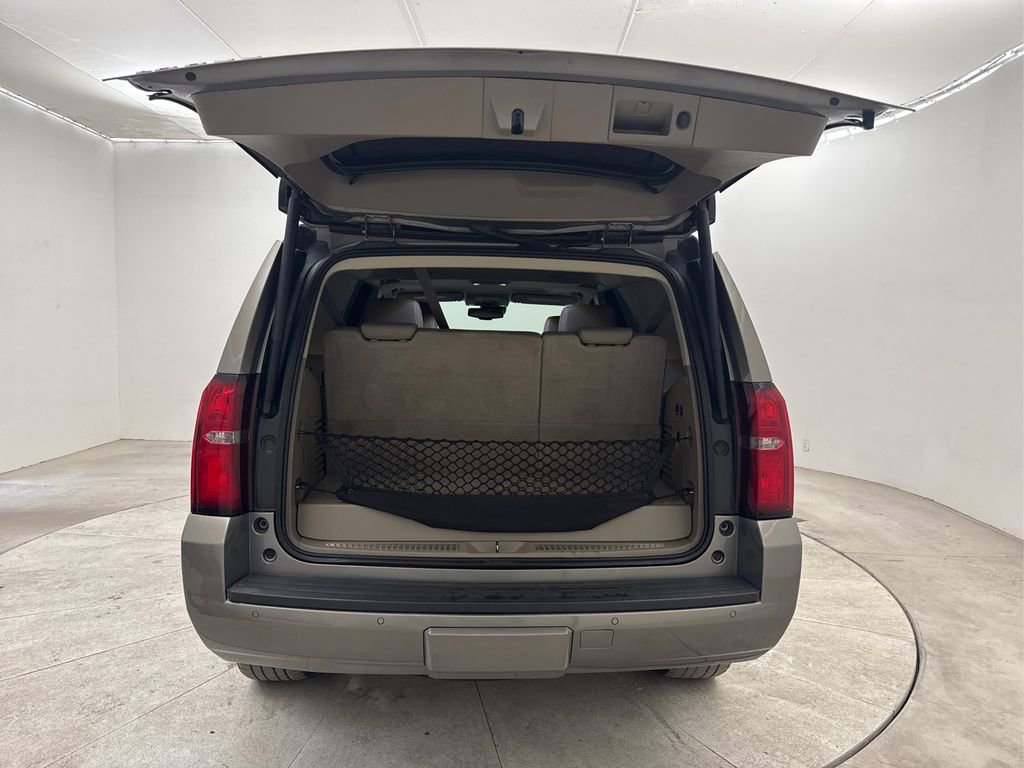 Used 2019 Chevrolet Tahoe LT w/ Luxury Package RWD image 24
