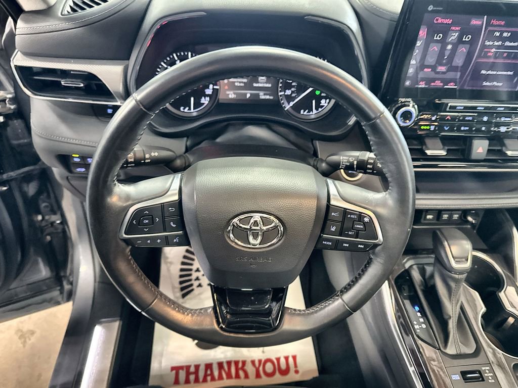 Used 2021 Toyota Highlander Platinum AWD/4WD image 17
