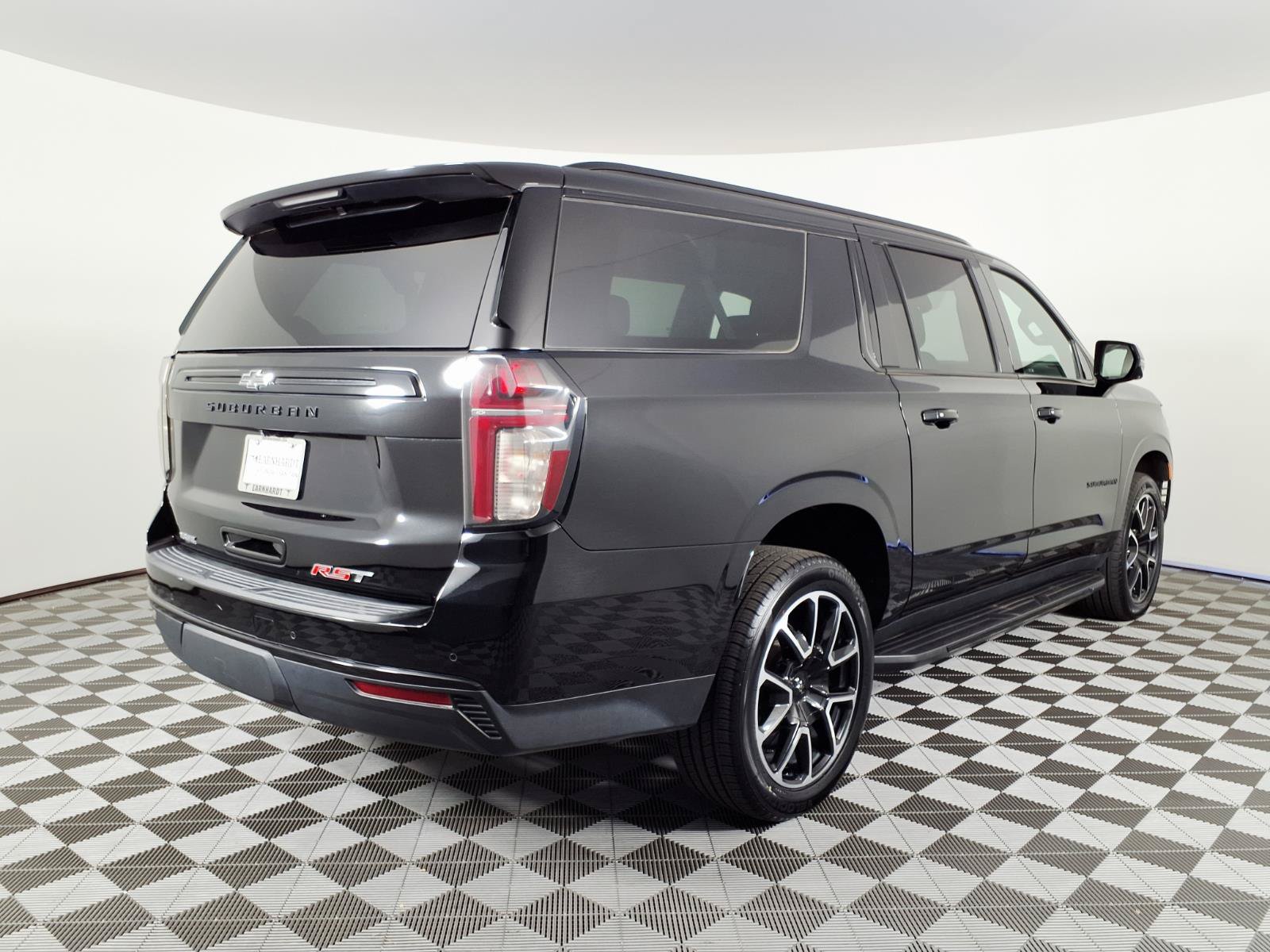 Used 2023 Chevrolet Suburban RST w/ Luxury Package AWD/4WD image 4