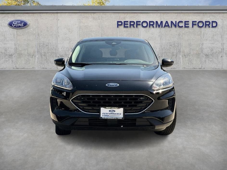 Used 2022 Ford Escape SE w/ SE Sport Appearance Package FWD image 3