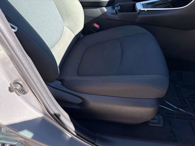 Used 2022 Toyota RAV4 LE image 17