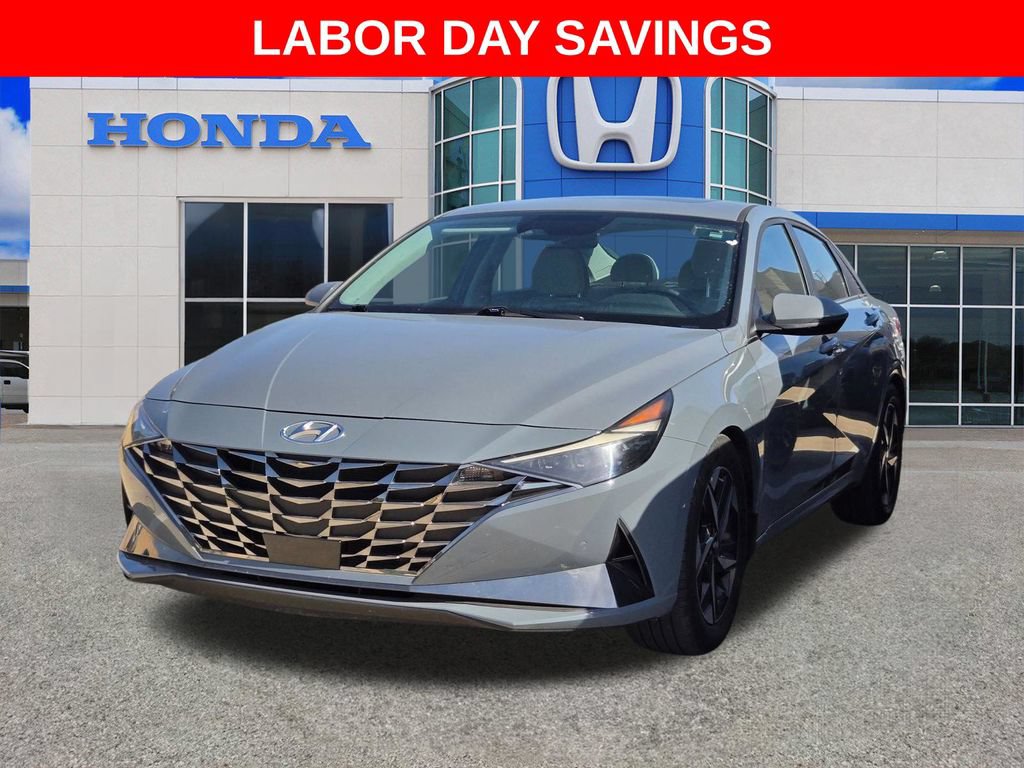 Used 2022 Hyundai Elantra Limited FWD image 18