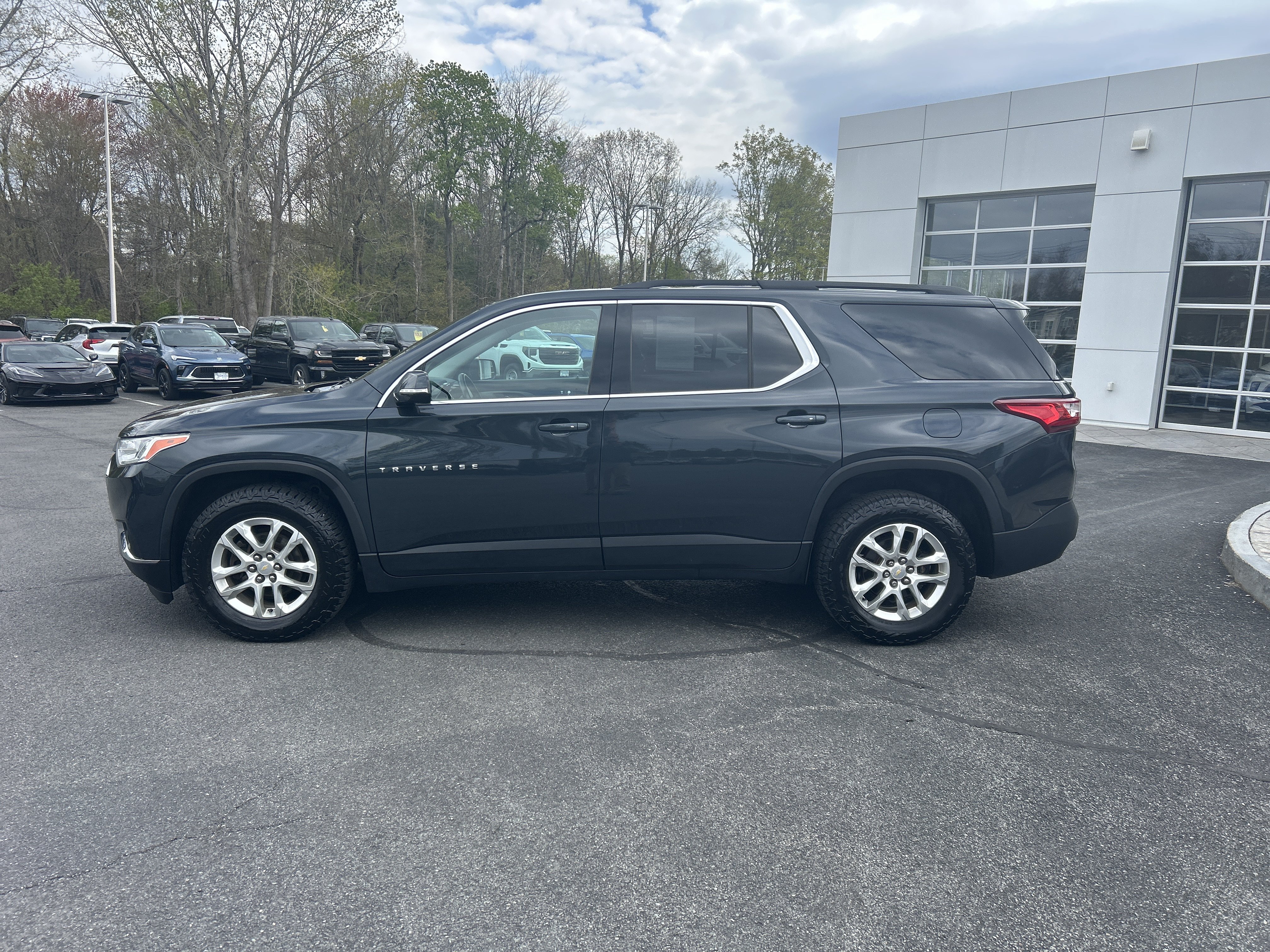 Used 2019 Chevrolet Traverse LT AWD/4WD image 2