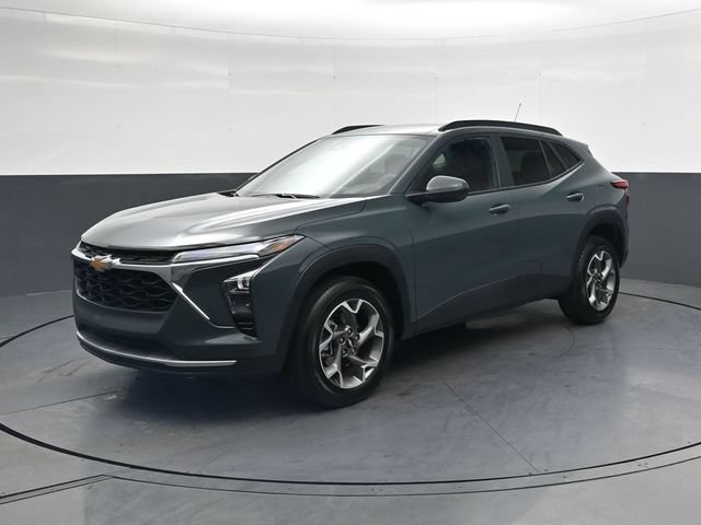 Used 2025 Chevrolet Trax LT FWD image 9