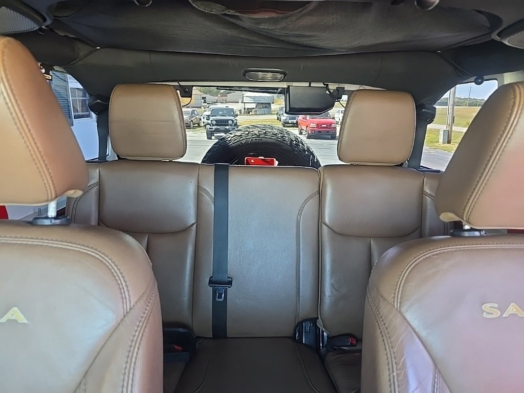 Used 2015 Jeep Wrangler Unlimited Sahara w/ Max Tow Package image 15