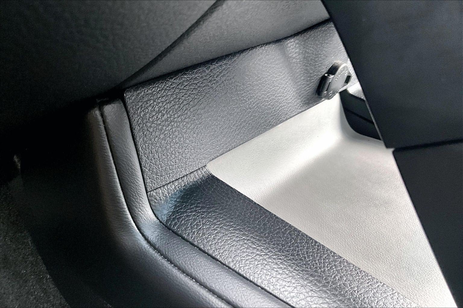 Used 2021 Toyota Avalon Limited w/ Advanced Safety Package FWD image 31