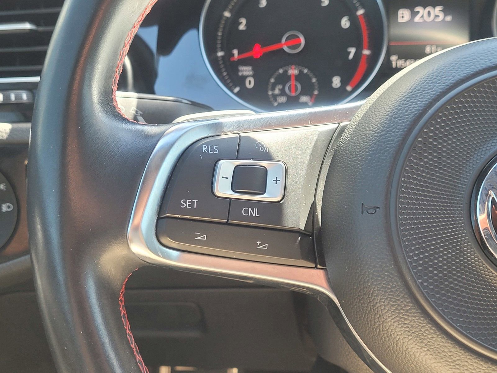 Used 2018 Volkswagen GTI SE image 17