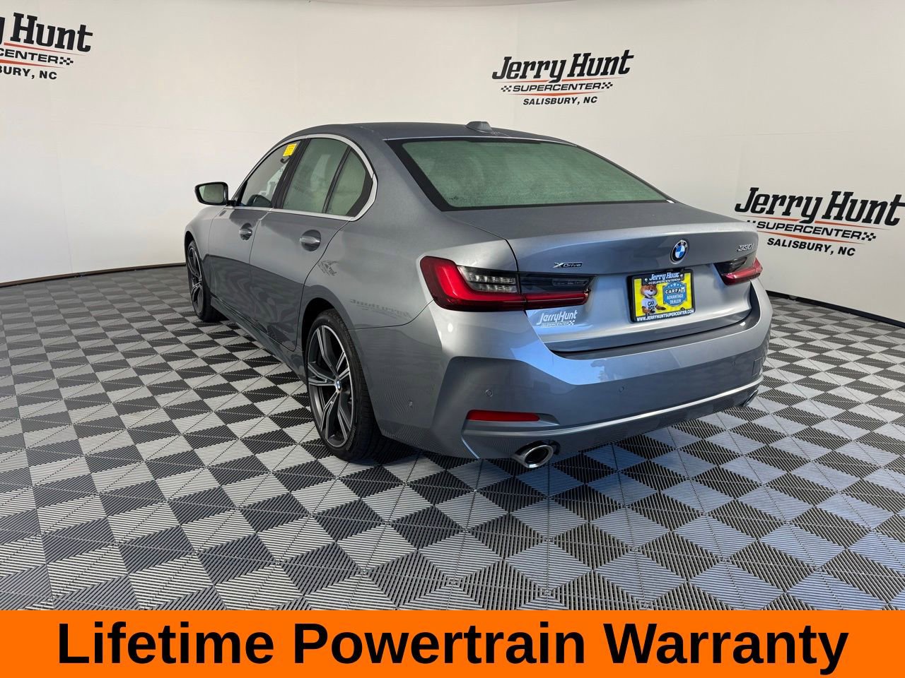 Used 2024 BMW 330i xDrive Sedan w/ Convenience Package image 9