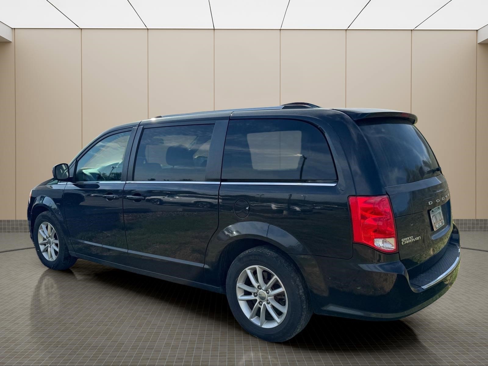 Used 2019 Dodge Grand Caravan SXT image 21