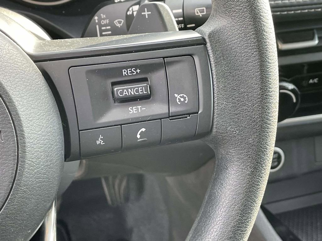 Used 2023 Nissan Rogue S image 19