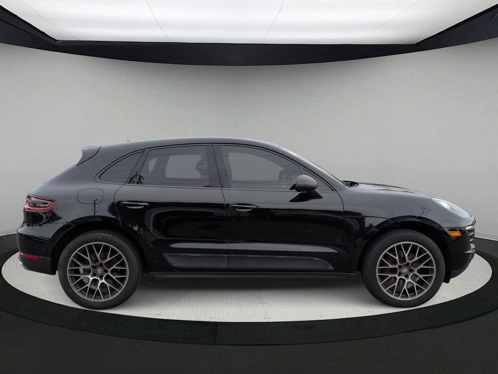 Used 2018 Porsche Macan AWD/4WD image 9