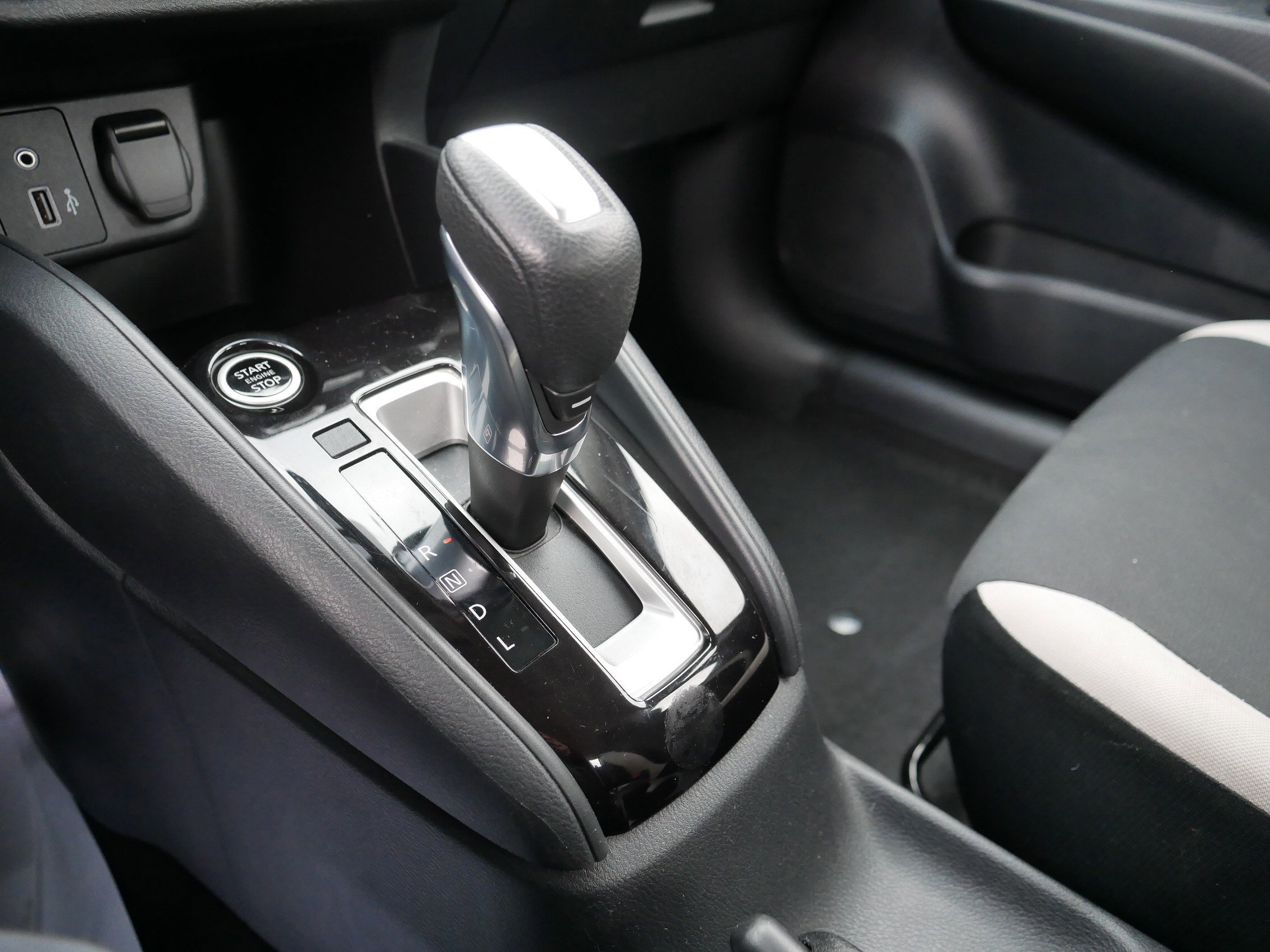 Used 2021 Nissan Versa SV image 28