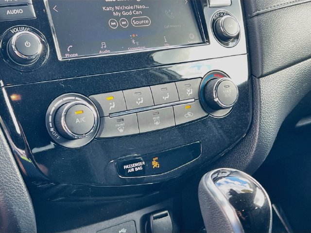 Used 2019 Nissan Rogue S w/ Special Edition Package FWD image 12